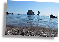 Spiaggia di portu banda e suoi 2 faraglioni 